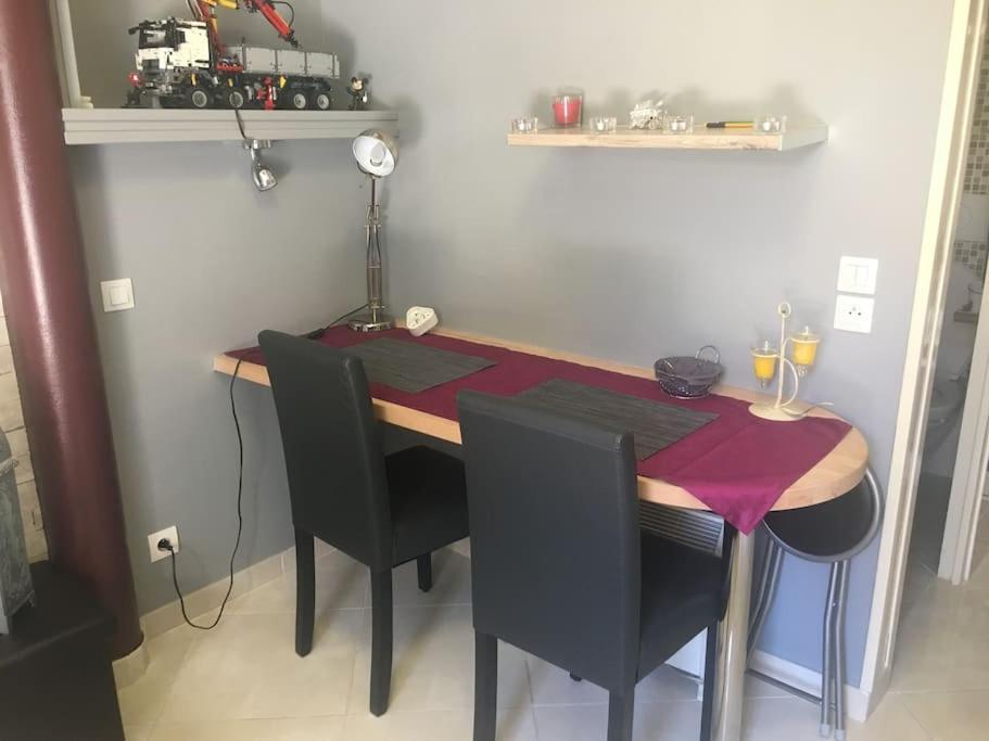 Studio Ideal Pour Deux Voyageurs Sur Marseille Exterior photo