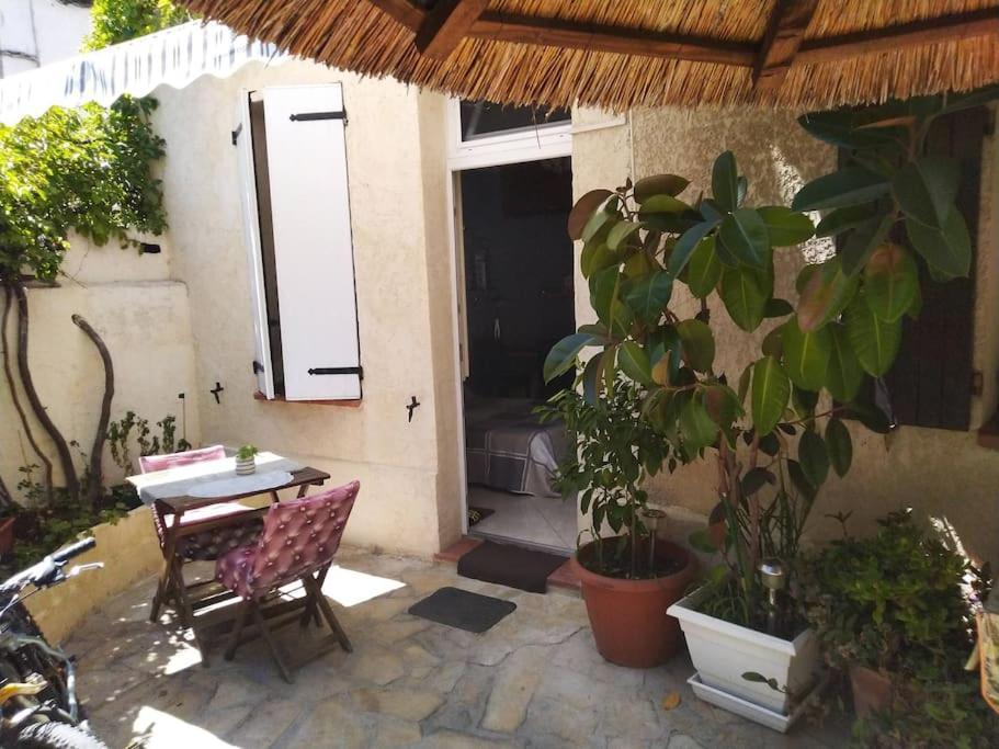 Studio Ideal Pour Deux Voyageurs Sur Marseille Exterior photo